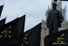 Владимир Владимирович на фоне евразийских знамен