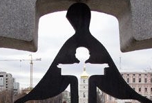 Активистами ЕСМ-Полтава были выкорчеваны деревянные кресты, установленные в на местном мемориале в память т.н. «Голодомора». 